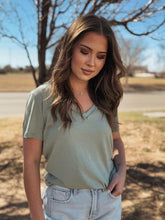 Load image into Gallery viewer, THE BASIC V-NECK