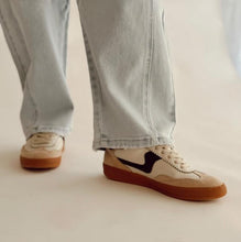 Load image into Gallery viewer, THE DESTINY SNEAKER