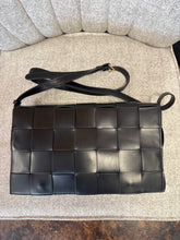 Load image into Gallery viewer, WOVEN PURSE
