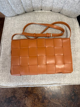 Load image into Gallery viewer, WOVEN PURSE
