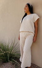 Load image into Gallery viewer, QUILTED SHORT SLEEVE TOP
