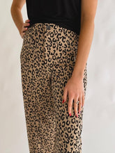 Load image into Gallery viewer, LEOPARD PRINT PANTS
