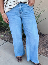 Load image into Gallery viewer, VERVET WIDE LEG JEANS
