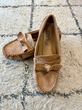 Load image into Gallery viewer, Driving Miss Daisy Slip-Ons
