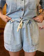 Load image into Gallery viewer, Elastic Waist Denim Shorts
