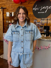 Load image into Gallery viewer, Elastic Waist Denim Shorts
