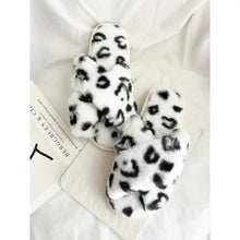 Load image into Gallery viewer, ANIMAL PRINT SLIPPERS
