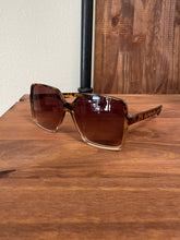 Load image into Gallery viewer, THE HANNA SUNGLASSES
