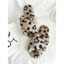 Load image into Gallery viewer, ANIMAL PRINT SLIPPERS
